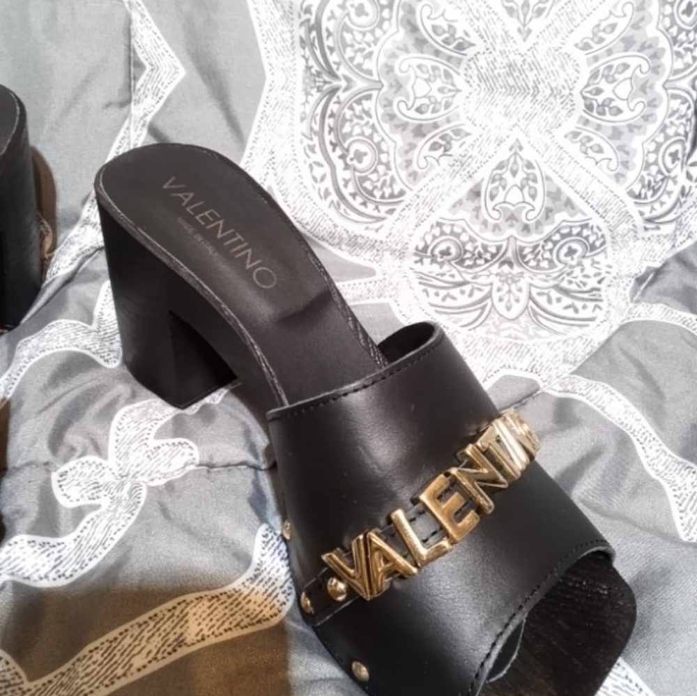 Black Valentino size 8
